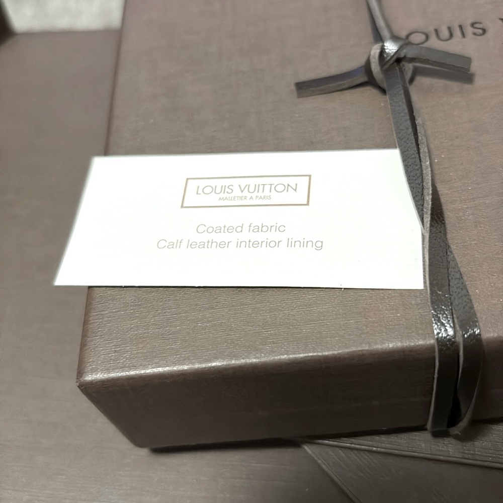 [Louis Vuitton] Lot of 6 - Large & Small Box, 2 Envelopes, Gift Bag & Tag/Card - Picture 14 of 16